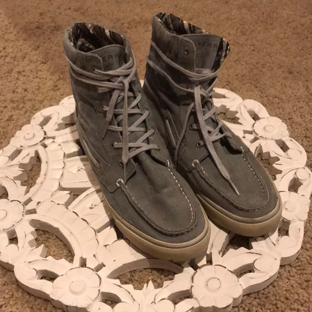 Sperry’s high top suede blue shoe